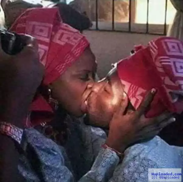 Kiss of life: When you can hardly wait for the wedding night (photo)